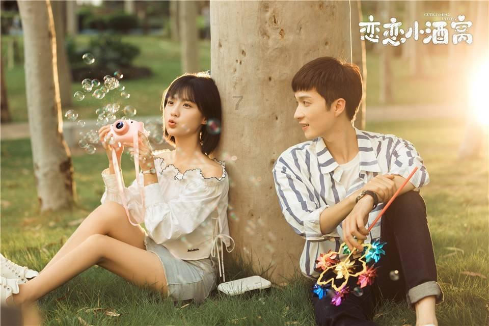 动漫人物吃东西