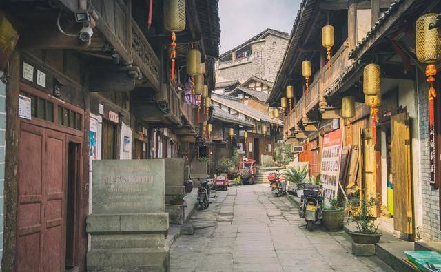 美女总裁史锐雪:编织惊天骗局,卷走上亿跑美国,锒铛入狱20年